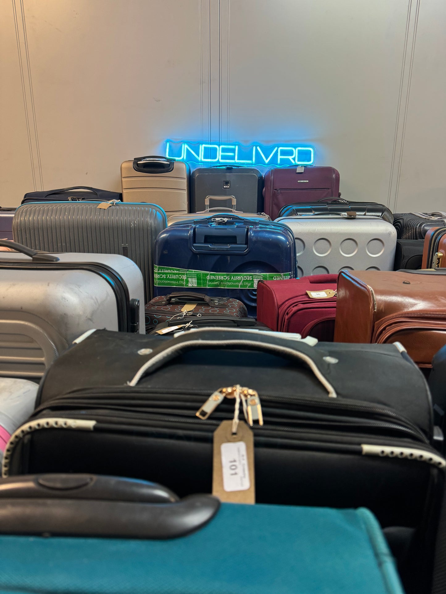 Full Lost and Unclaimed Airport Luggage Cases