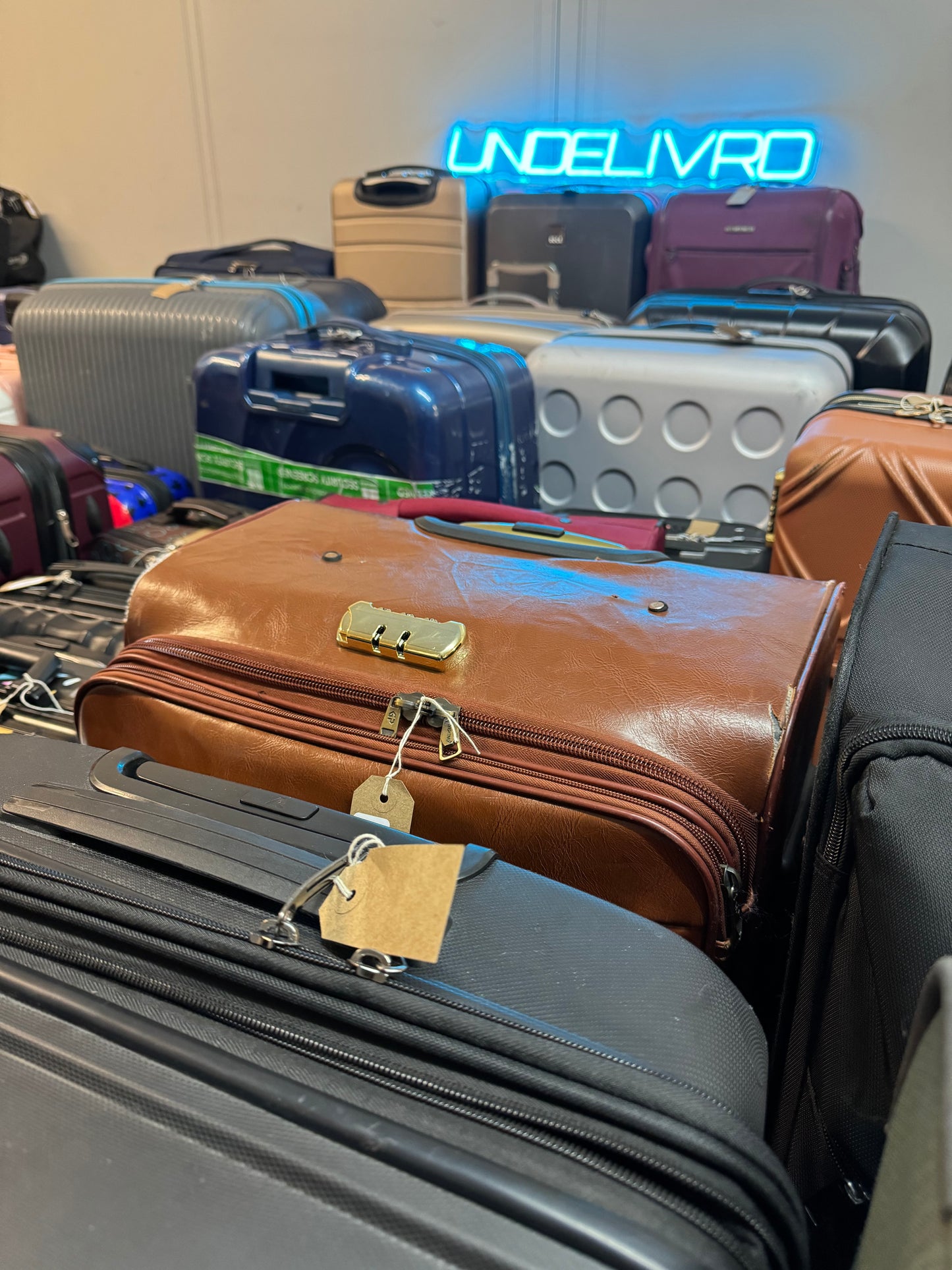 Full Lost and Unclaimed Airport Luggage Cases