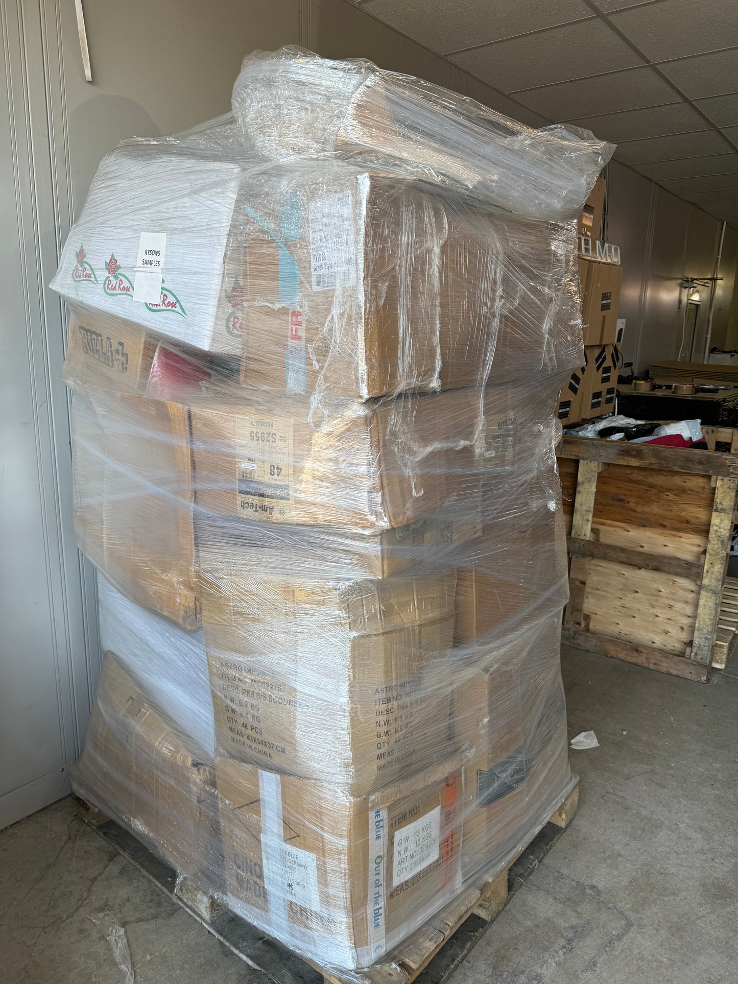 Pallet of Unchecked Major Retailer Returns